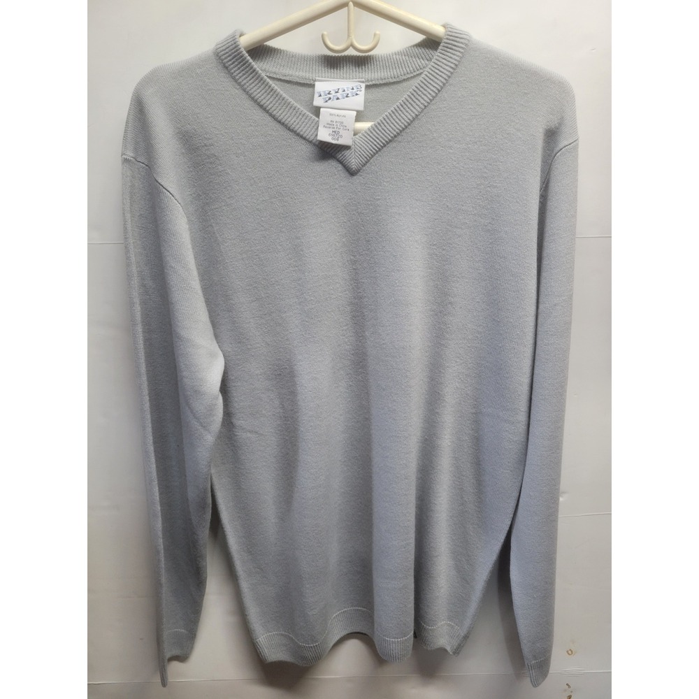Irvine Park V-Neck Sweater Light Blue Grey Acrylic Knit Pullover Size Medium